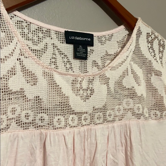 Pink blouse🎀 - Picture 2 of 4